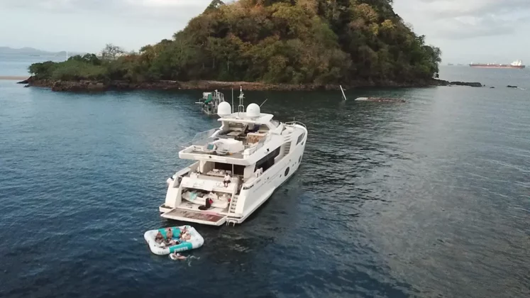 Ferretti 100'