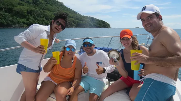 Taboga Island Private Yacht Tour - Gem Charters- Isla Taboga Panam&aacute;