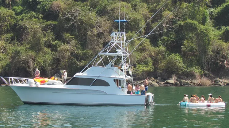 Taboga Island Private Yacht Tour - Gem Charters- Isla Taboga Panam&aacute;