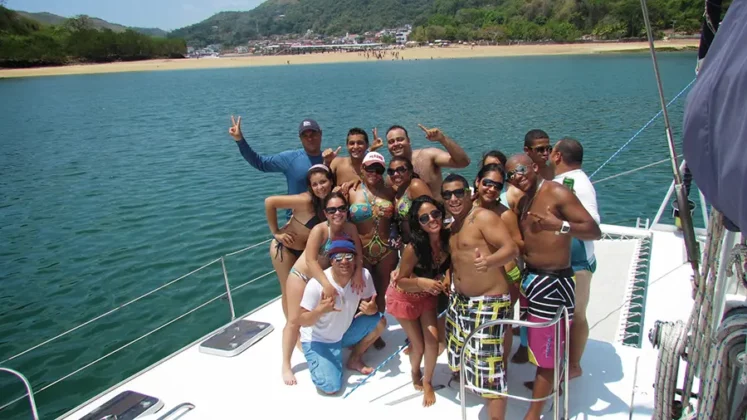 party yacht rental - alquiler de yates para fiestas y eventos