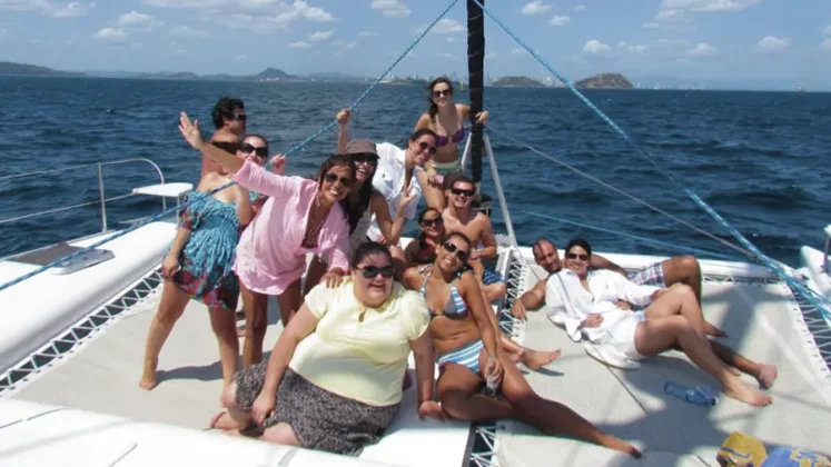 party yacht rental - alquiler de yates para fiestas y eventos