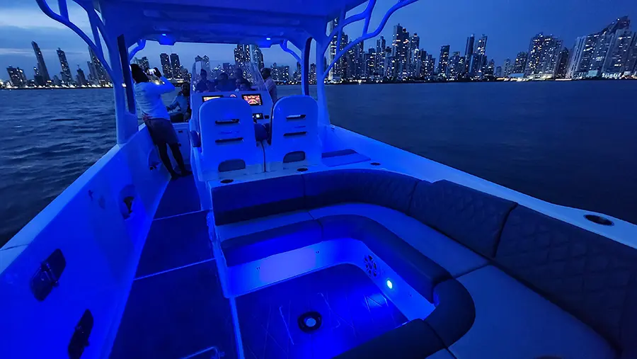 night cruise panama bay party party yacht rental - alquiler de yates para fiestas y eventos
