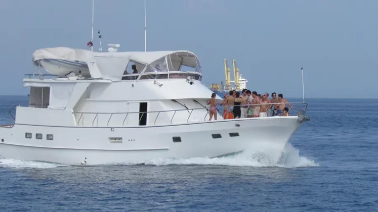 party yacht rental - alquiler de yates para fiestas y eventos