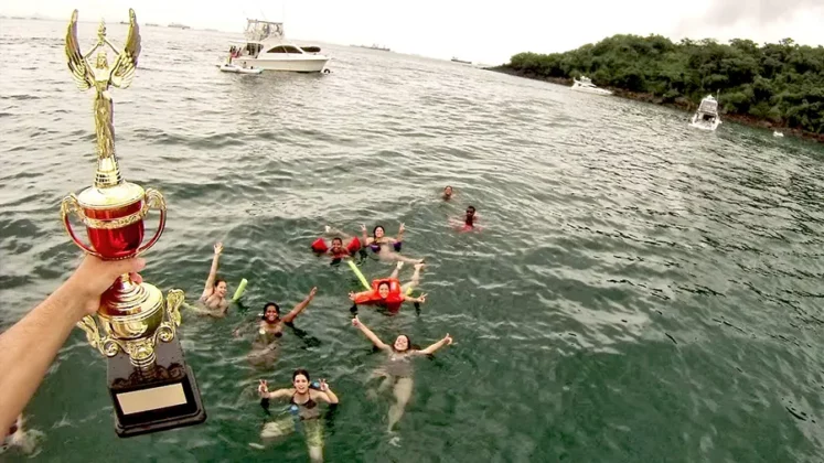 party yacht rental - alquiler de yates para fiestas y eventos