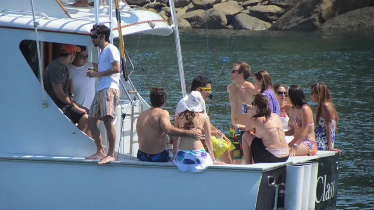 party yacht rental - alquiler de yates para fiestas y eventos