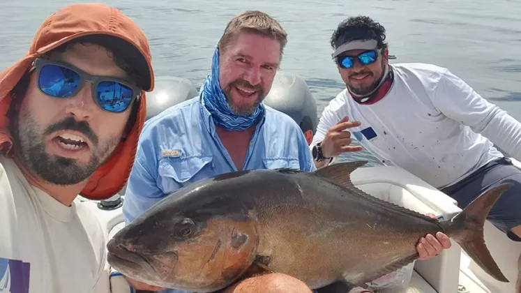 Proline 27 private yacht charter in panama - alquiler de yates en panama