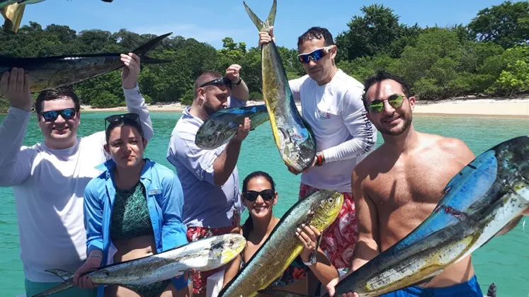 Proline 27 private yacht charter in panama - alquiler de yates en panama