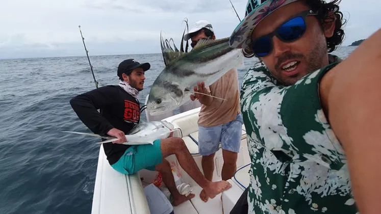 Proline 27 private yacht charter in panama - alquiler de yates en panama