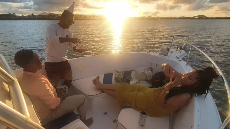 Proline 27 private yacht charter in panama - alquiler de yates en panama