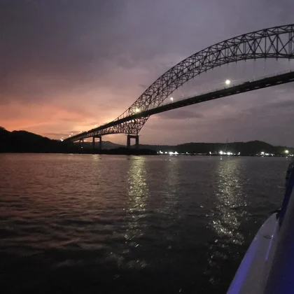 Paseo por la bah&iacute;a al atardecer - anochecer