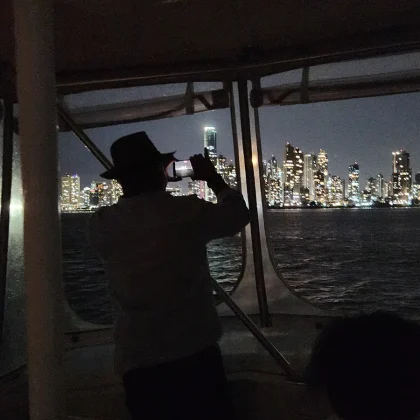 Paseo por la bah&iacute;a al atardecer - anochecer