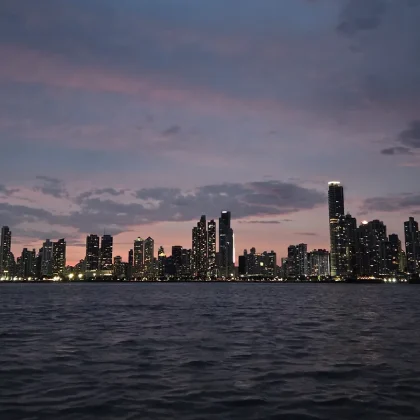 Paseo por la bah&iacute;a al atardecer - anochecer